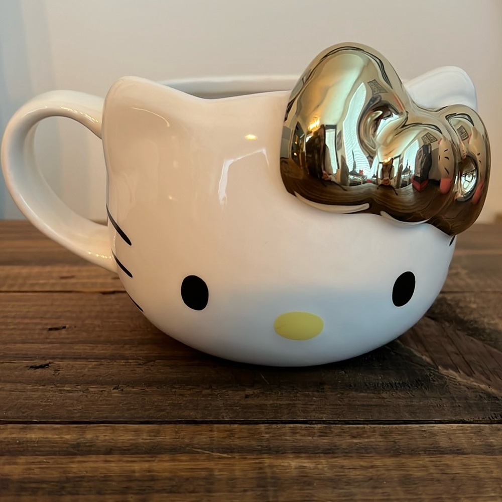 🔥 NWT 🔥 2/$25  Hello Kitty Face Sculpted Mug